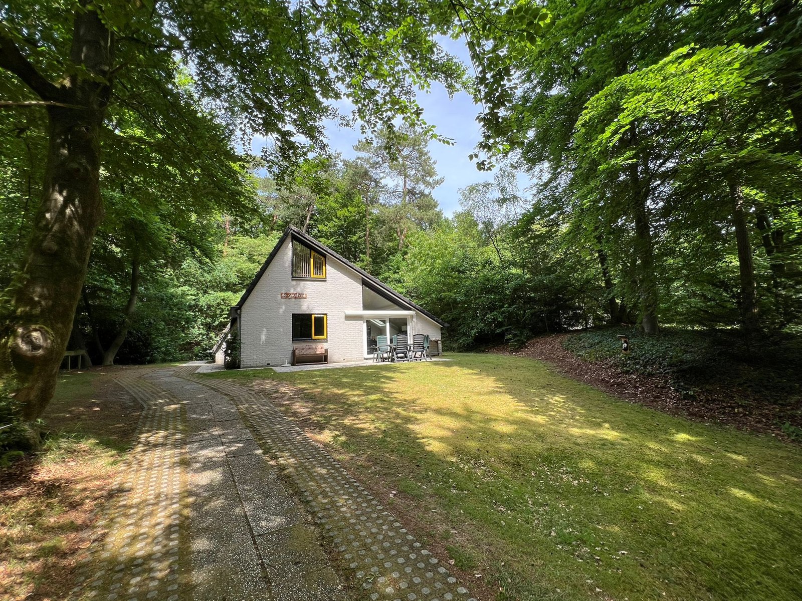 De Goudvink, een vrijstaand vakantiehuis tussen de bomen